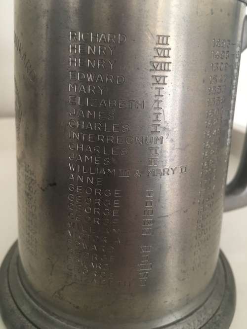 VINTAGE ENGLISH TANKARD OF  ROYALTY KINGS AND QUEENS ENGRAVED FROM ENGLAND  - THE KINGS TANKARD