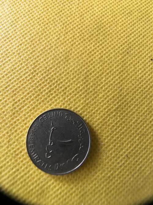 DUBAI LOT OF 1 DIRHAM COINS AND ANOTHER 4 COINS
