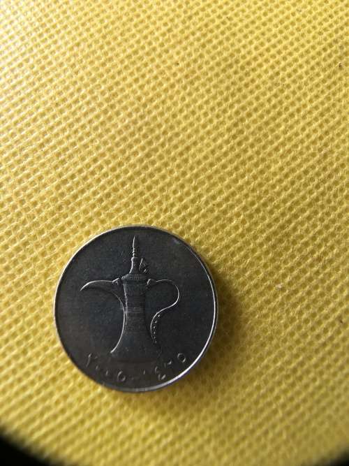 DUBAI LOT OF 1 DIRHAM COINS AND ANOTHER 4 COINS