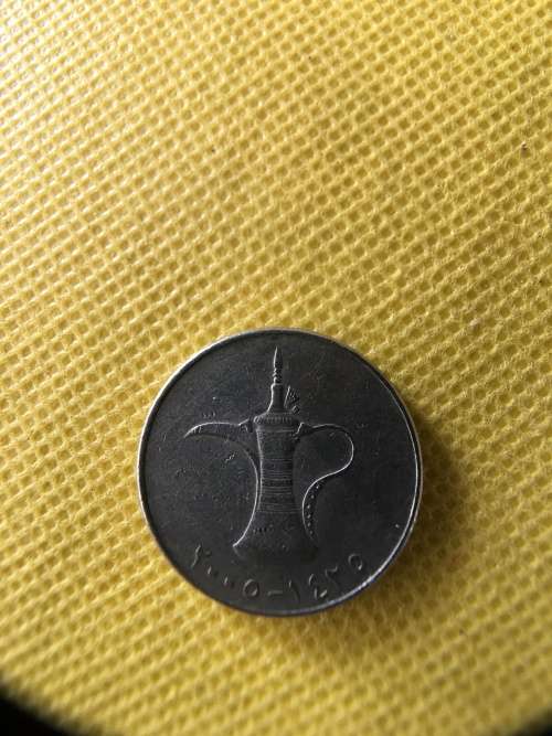DUBAI LOT OF 1 DIRHAM COINS AND ANOTHER 4 COINS