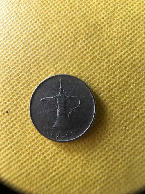 DUBAI LOT OF 1 DIRHAM COINS AND ANOTHER 4 COINS
