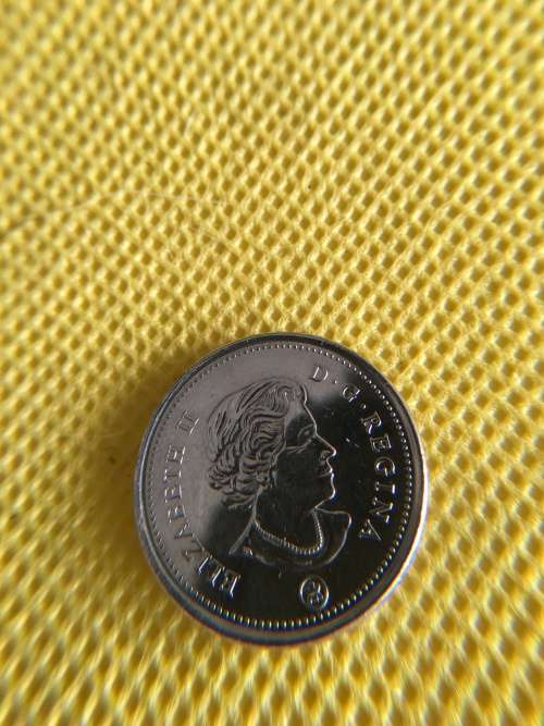 BEAUTIFUL CANADA 5c COIN - 2015