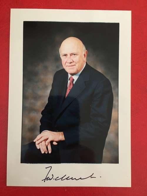 FORMER PRESIDENT DE KLERK AUTOGRAPHED PHOTO  APP. POSTCARD SIZE