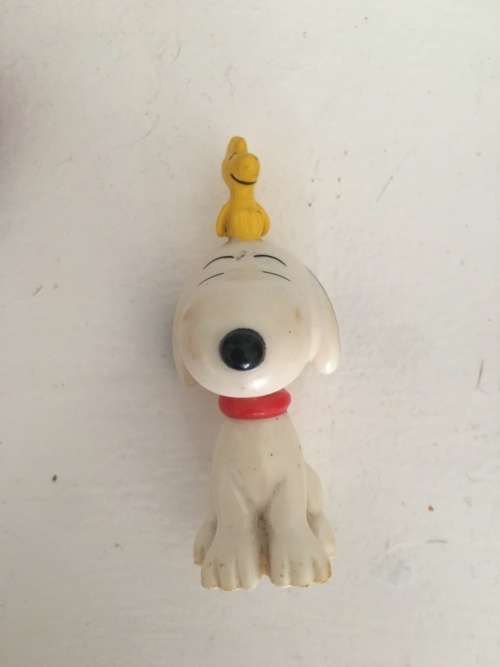 VINTAGE -  PEANUTS / CHARLIE BROWN -   SNOOPY FIGURE - APP.  7 cm TALL