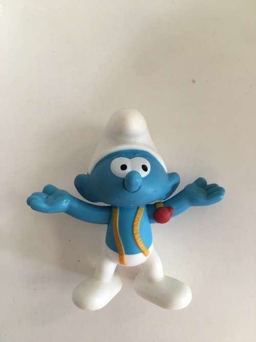 LOVELY DRESS MAKER SMURF - MC DONALDS VERSION