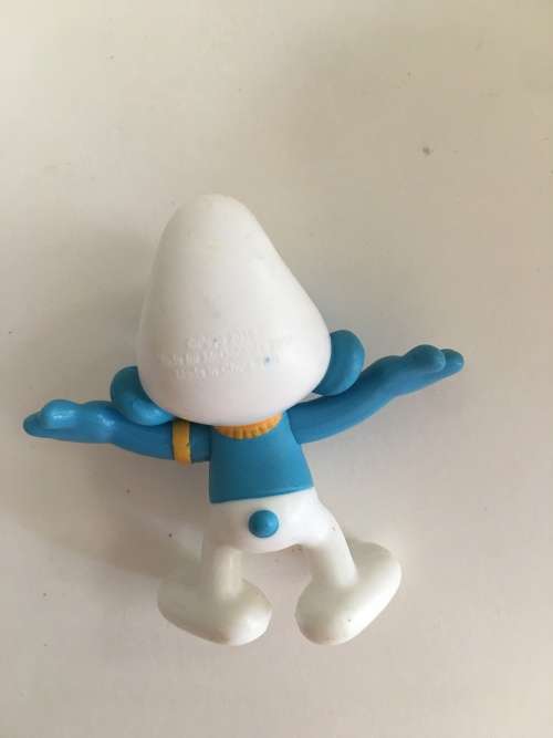 LOVELY DRESS MAKER SMURF - MC DONALDS VERSION