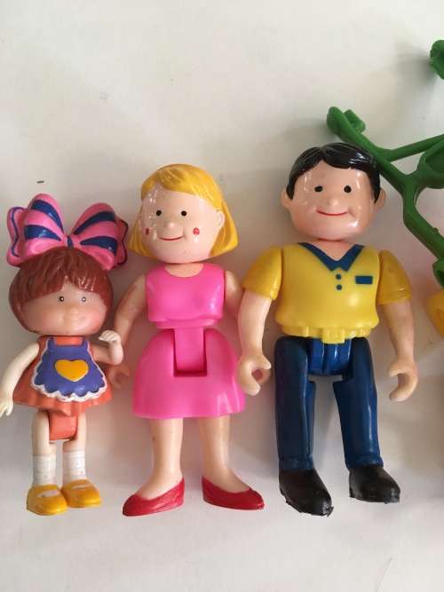 PACKET OF CEREAL OR FAST FOOD TOYS VARIOUS FIGURES