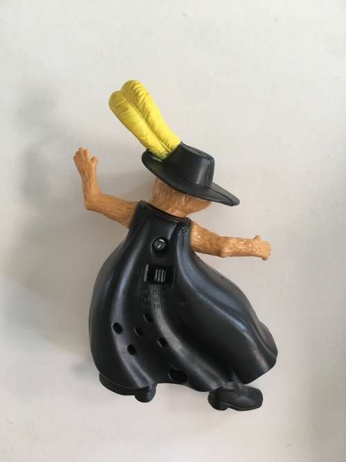 LOVELY PUSS IN BOOTS FIGURE FROM SHREK - MC DONALDS VERSION
