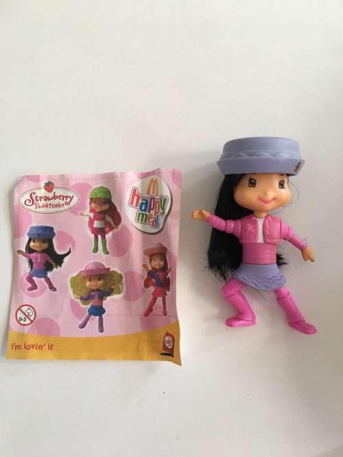 LOVELY STRAWBERRY SHORT CAKE CARTOON FIGURE - MC DONALDS VERSION
