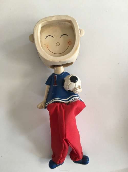 VINTAGE BOBBLE HEAD TYPE  SOCCER PLAYER TOY HEAD MUST BE ATTACHED TO SPRING