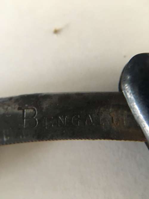 VINTAGE CUT THROAT RAZOR AND CASE -  BENGALL - MADE BY  R CADMAN & SONS - SHEFFIELD ENGLAND