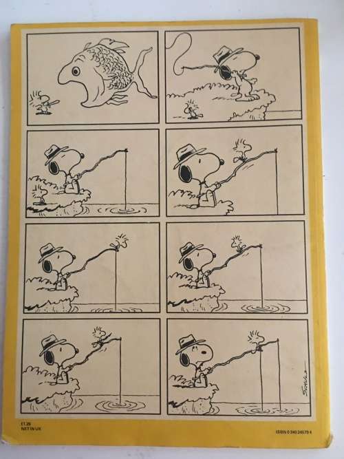 VINTAGE - PEANUTS - SNOOPY AND HIS FRIENDS - PAPER BACK - FIRST PUBLISHED  - 1979