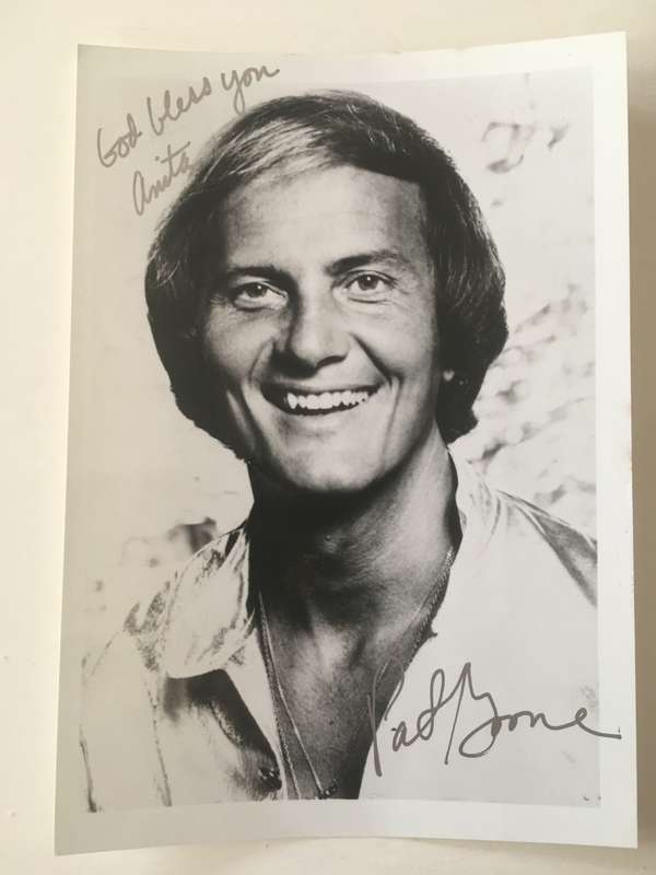 NEW BARBOUR CHRISTIAN COMICS - BORN AGAIN -1978 AND AUTOGRAPH OF PAT BOONE CROSS & SWITCHBLADE