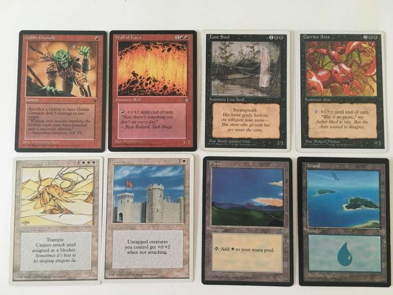MAGIC THE GATHERING- LOT OF 8 RANDOM CARDS - R30 GET  YOURS NOW!!!!!
