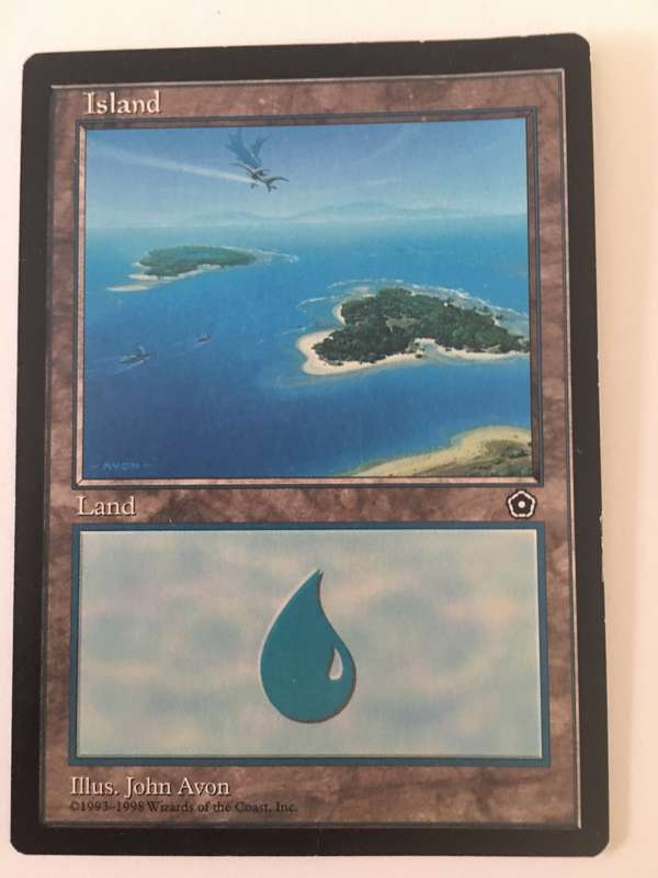 MAGIC THE GATHERING- LOT OF 8 RANDOM CARDS - R30 GET  YOURS NOW!!!!!