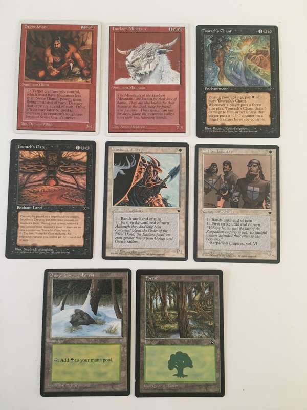 MAGIC THE GATHERINGLOT OF 8 RANDOM CARDS  R30 GET YOURS NOW!!!!!