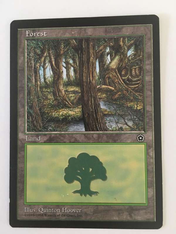 MAGIC THE GATHERINGLOT OF 8 RANDOM CARDS  R30 GET YOURS NOW!!!!!