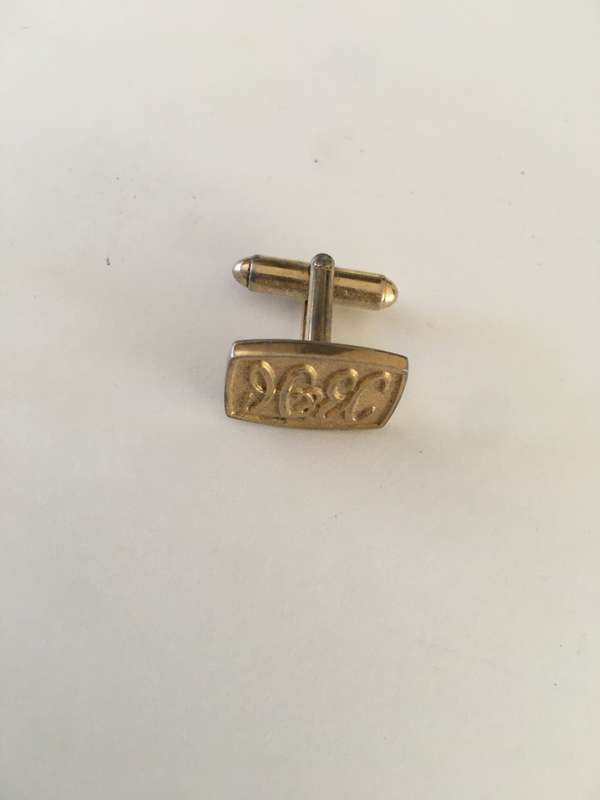 VINTAGE BENSON AND HEDGES ONE CUFF LINK 24 CT GOLD PLATED