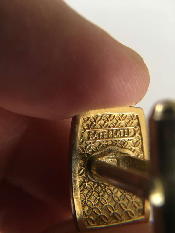 VINTAGE BENSON AND HEDGES ONE CUFF LINK 24 CT GOLD PLATED