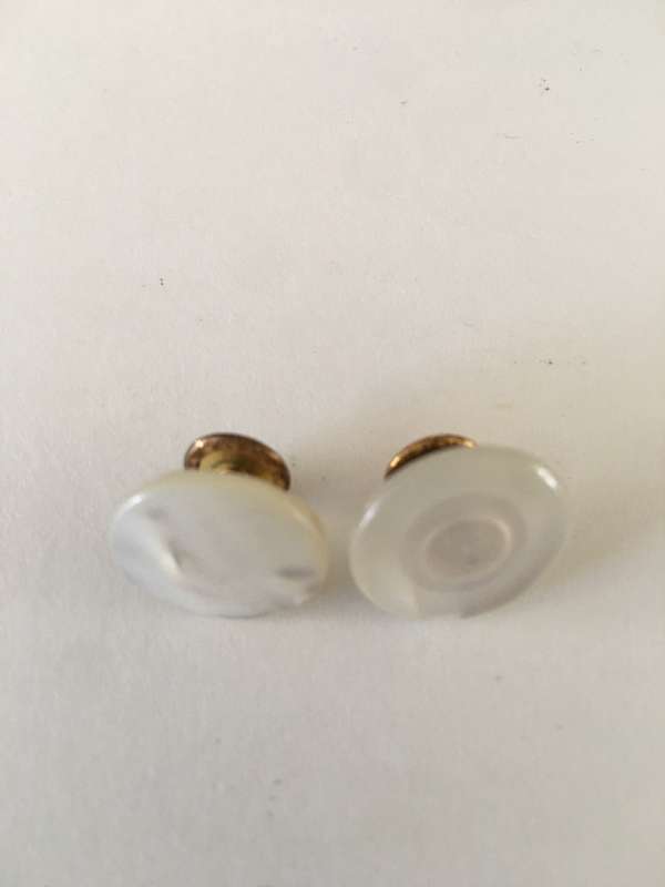 LOVELY VINTAGE ROUND MOTHER OF PEARL  CUFFLINKS