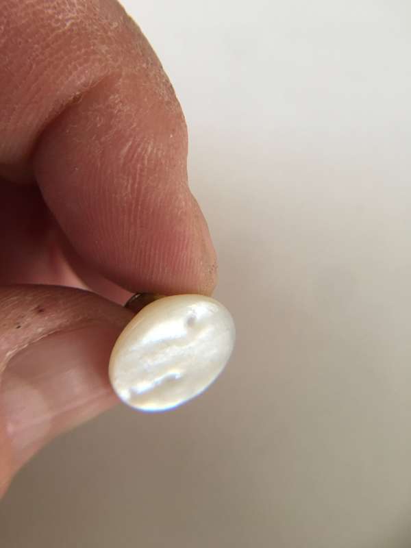 LOVELY VINTAGE ROUND MOTHER OF PEARL  CUFFLINKS