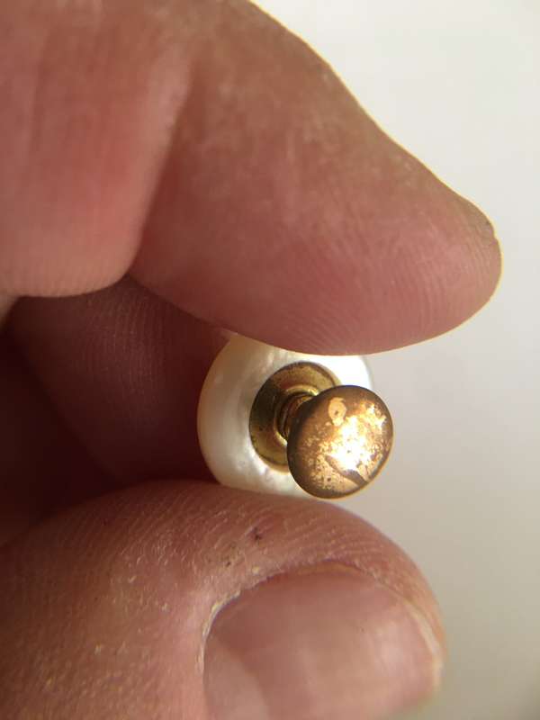 LOVELY VINTAGE ROUND MOTHER OF PEARL  CUFFLINKS