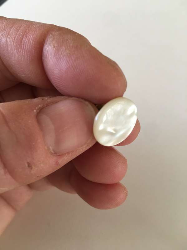 LOVELY VINTAGE ROUND MOTHER OF PEARL  CUFFLINKS