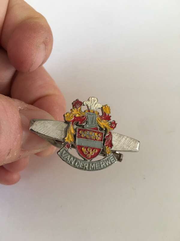 VINTAGE  FAMILY CREST  VAN DER MERWE TIE BADGE