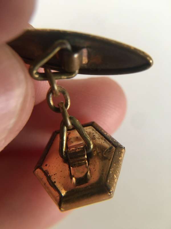 LOVELY VINTAGE  TO  ANTIQUE ONE CUFFLINK