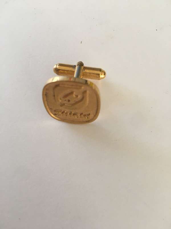 LOVELY VINTAGE GOLD PLATED  ONE CUFF LINK SHIELD