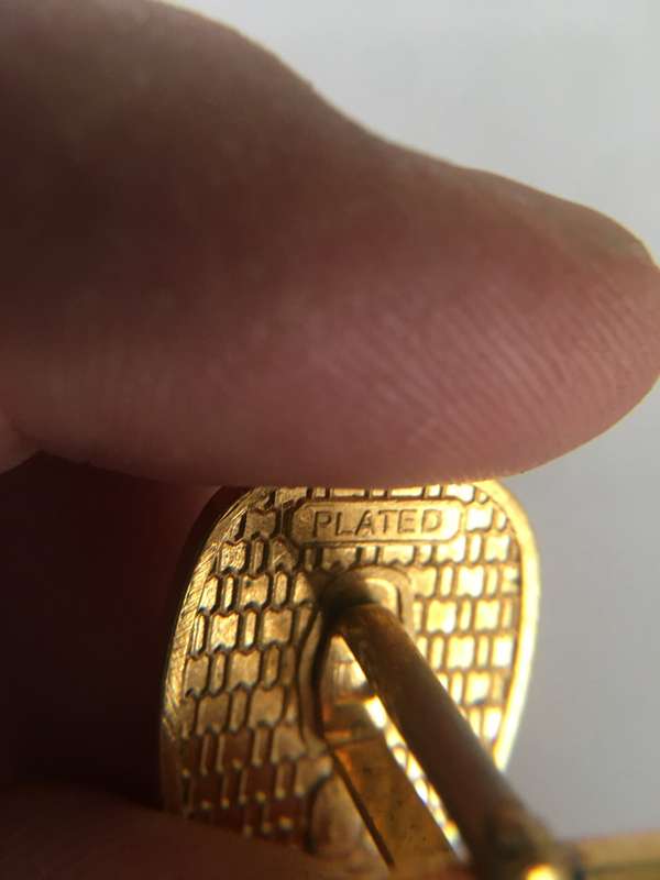 LOVELY VINTAGE GOLD PLATED  ONE CUFF LINK SHIELD