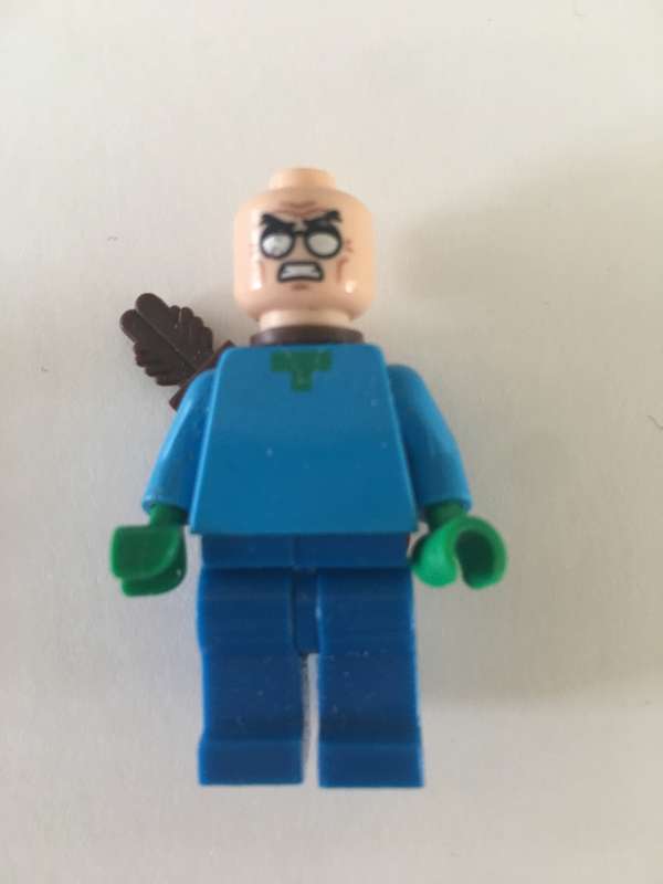 LOVELY  LEGO  LOT OF SMALL FIGURES  7 IN TOTAL