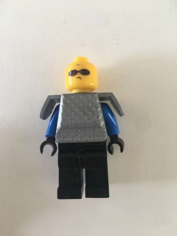 LOVELY  LEGO  LOT OF SMALL FIGURES  7 IN TOTAL