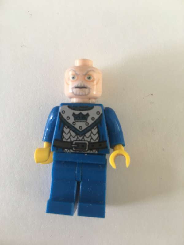 LOVELY  LEGO  LOT OF SMALL FIGURES  7 IN TOTAL