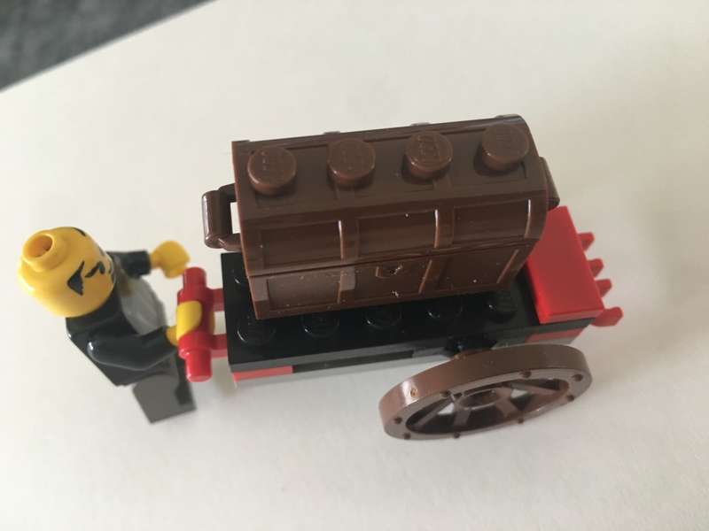 LOVELY  LEGO  LOT OF SMALL FIGURES  7 IN TOTAL