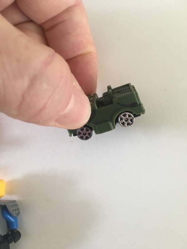 LOVELY  LEGO  LOT OF SMALL FIGURES  7 IN TOTAL