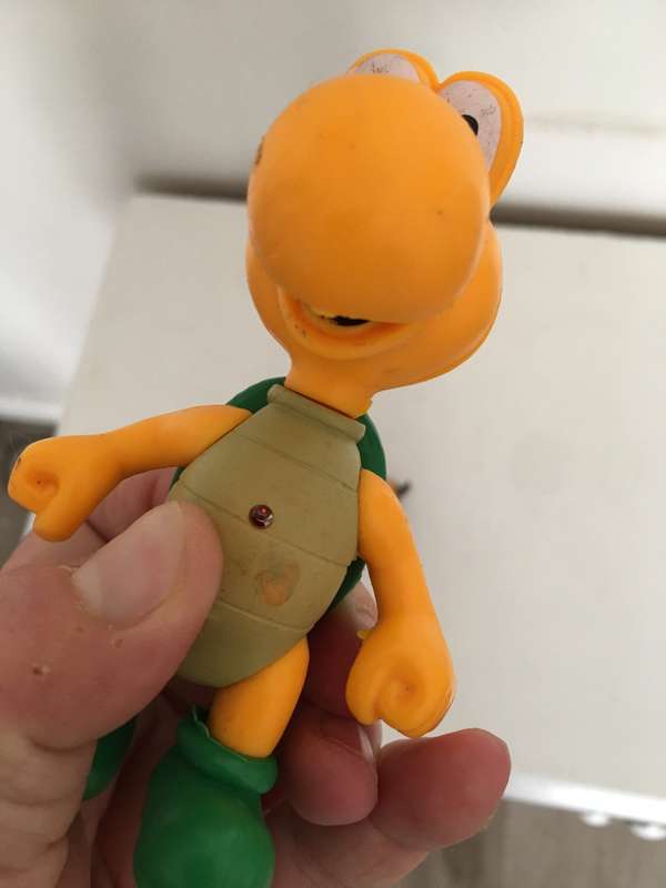 MAY BE MC DONALDS DONKEY KONG SUPER MARIO BROTHERS   FIGURE AND LOONEY TUNES TORTOISE FIGURE
