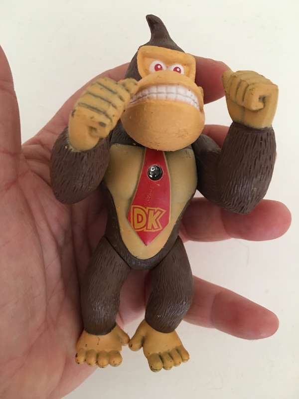 MAY BE MC DONALDS DONKEY KONG SUPER MARIO BROTHERS   FIGURE AND LOONEY TUNES TORTOISE FIGURE
