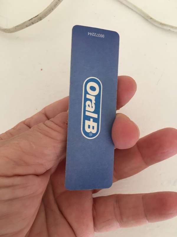 LOVELY ORAL B BRAUN TOOTH BRUSH WITH CHARGER AND NEW BRUSH PART