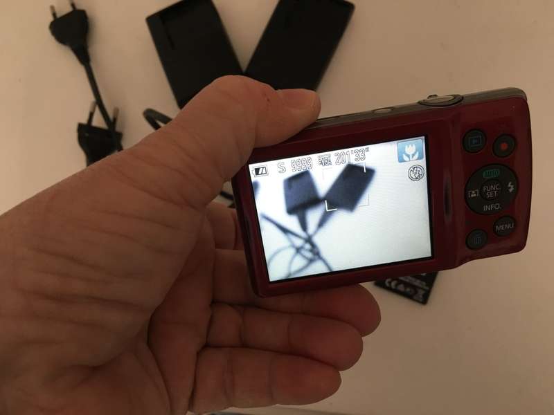 LOVELY SMALL CANON DIGITAL CAMERA WITH 2  BATTERY CHARGERS AND 2 BATTERIES AND SIM CARD 8 GIG