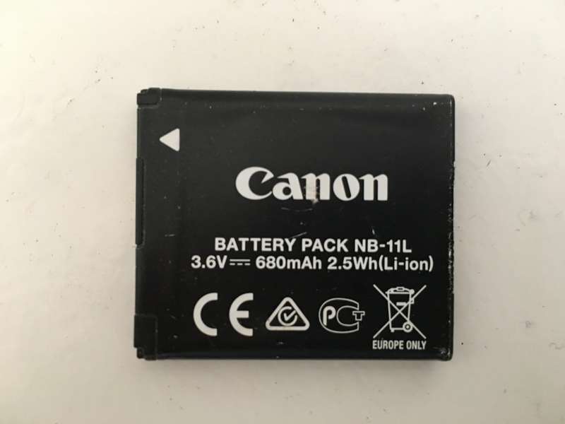 LOVELY SMALL CANON DIGITAL CAMERA WITH 2  BATTERY CHARGERS AND 2 BATTERIES AND SIM CARD 8 GIG