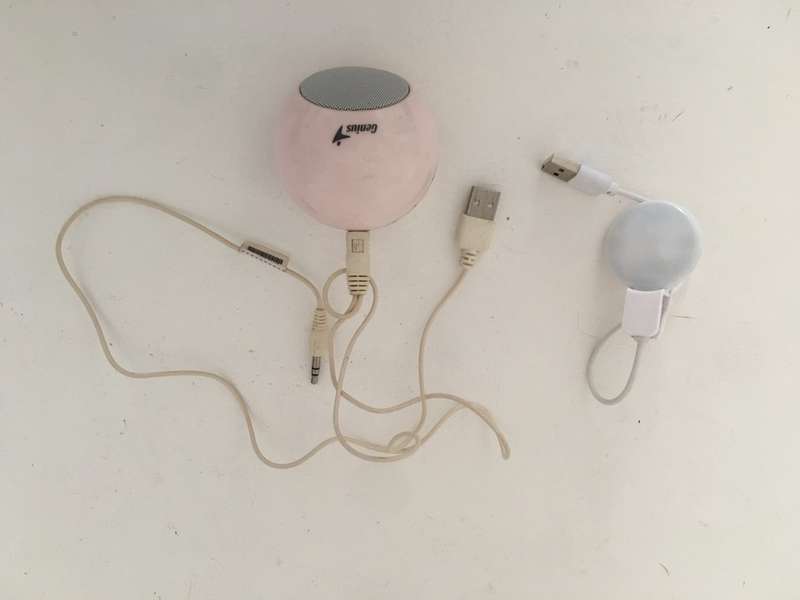 LOVELY SMALL SPEAKER FOR PHONE OR PC AND SMALL USB LIGHT
