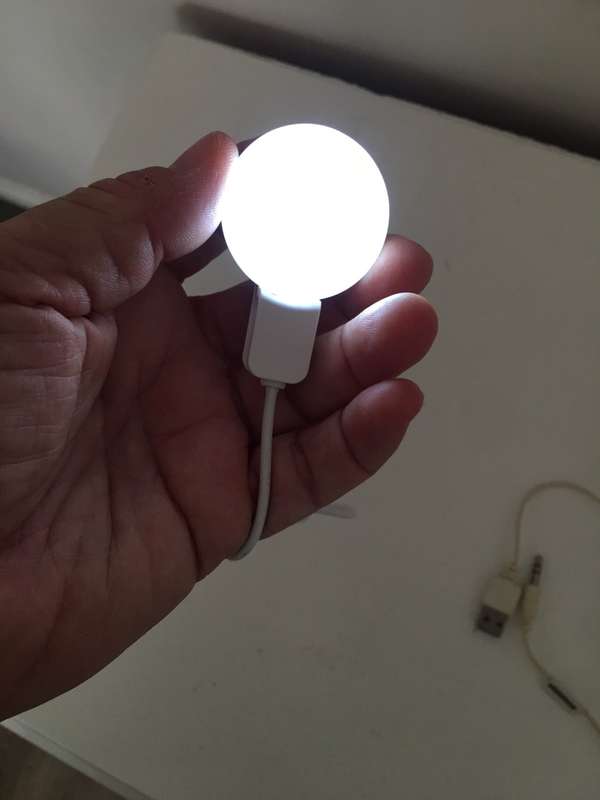 LOVELY SMALL SPEAKER FOR PHONE OR PC AND SMALL USB LIGHT