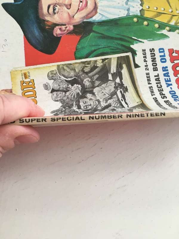 LOVELY  VINTAGE  MAD MAGAZINE SUPER SPECIAL NO. 19 WITH MADDIE INSERT 1976