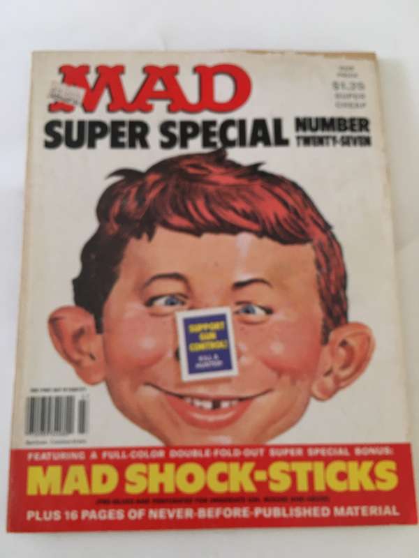LOVELY VINTAGE MAD MAGAZINE NO. 27 - 1978 INCLUDING HUMOUROUS STICKERS A THICK ISSUE