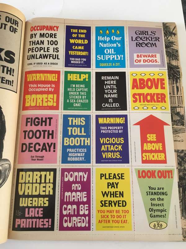 LOVELY VINTAGE MAD MAGAZINE NO. 27 - 1978 INCLUDING HUMOUROUS STICKERS A THICK ISSUE