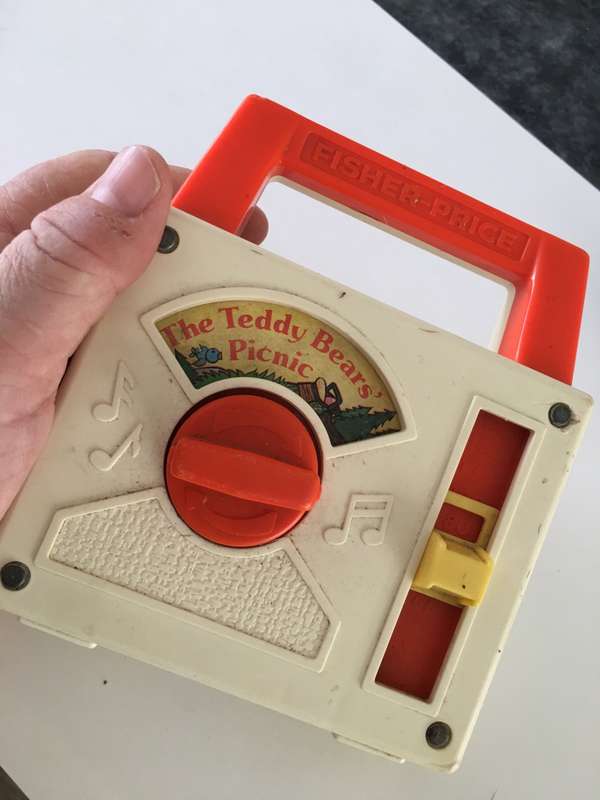 VINTAGE KIDDIES RADIO FISHER PRICE - TEDDY BEARS PICNIC - EARLY 70`S TO 60`S