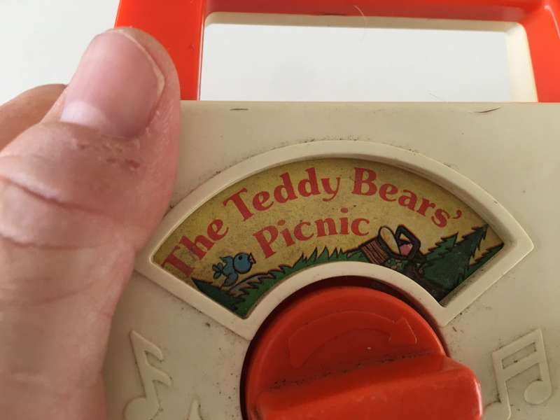 VINTAGE KIDDIES RADIO FISHER PRICE - TEDDY BEARS PICNIC - EARLY 70`S TO 60`S
