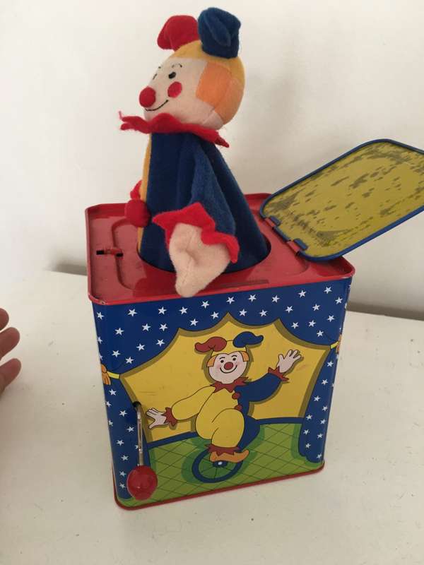 VINTAGE METAL CLOWN JACK IN THE BOX -1997 - NO SOUND BUT POPS OUT