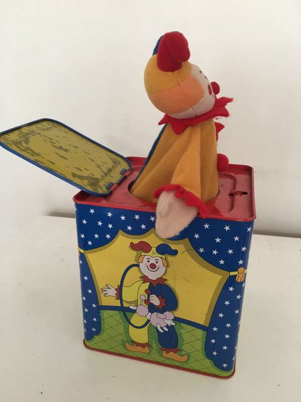 VINTAGE METAL CLOWN JACK IN THE BOX -1997 - NO SOUND BUT POPS OUT